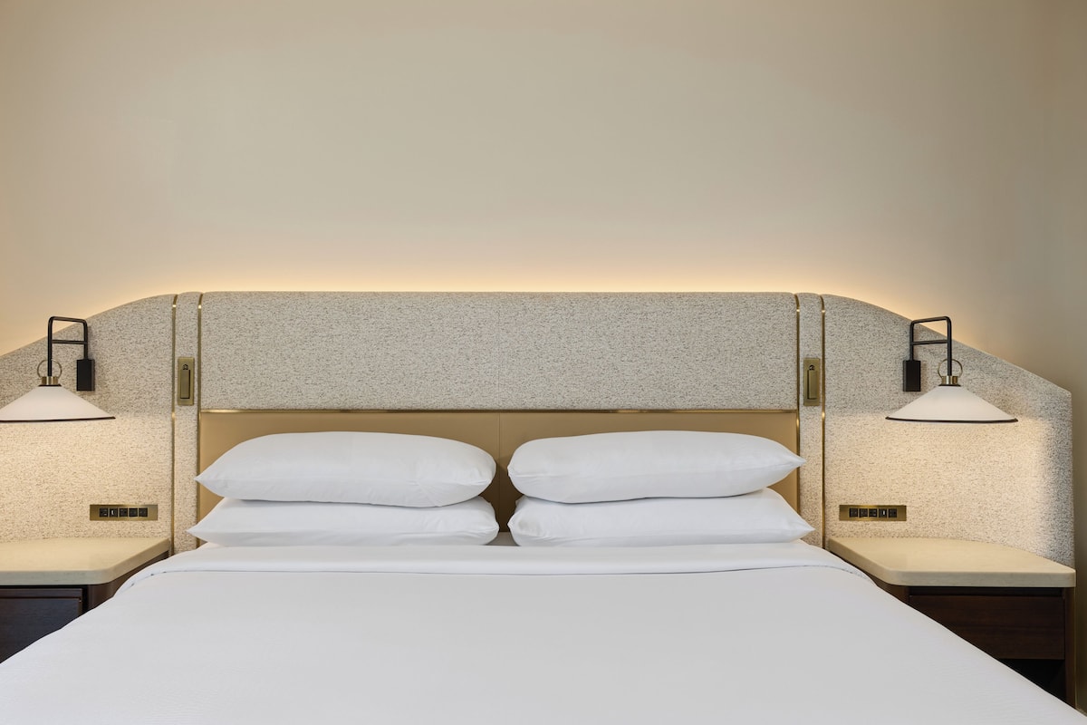 Premium bedding, down duvets, minibar, in-room safe