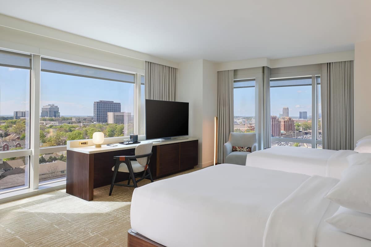Deluxe Room, 2 Queen Beds, Corner