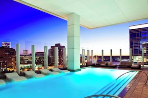 Piscina externa sazonal