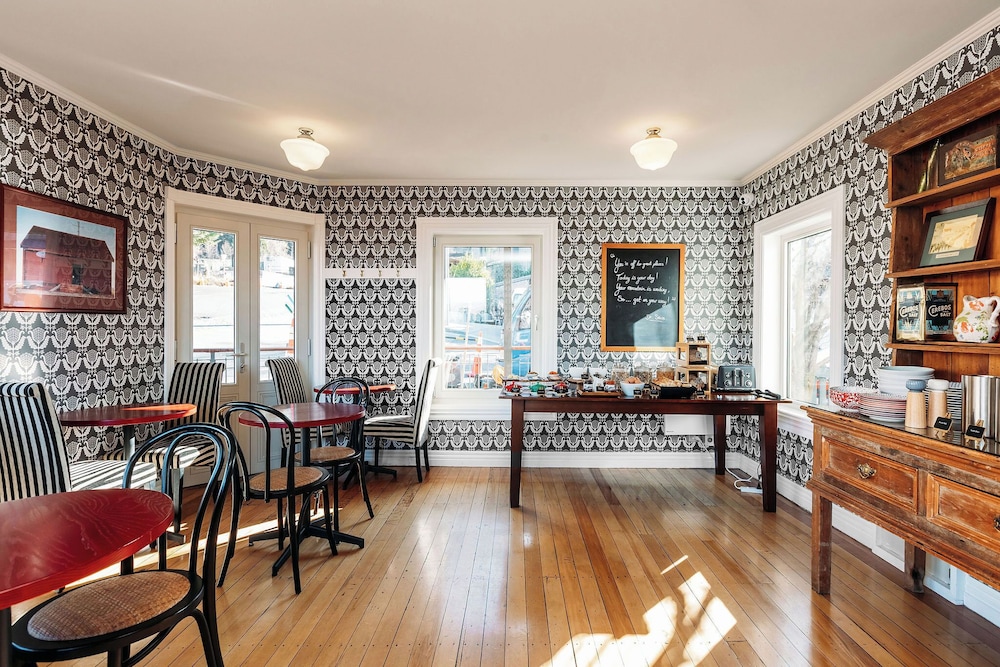 The Dairy Hotel Queenstown, A Naumi Chapter by null