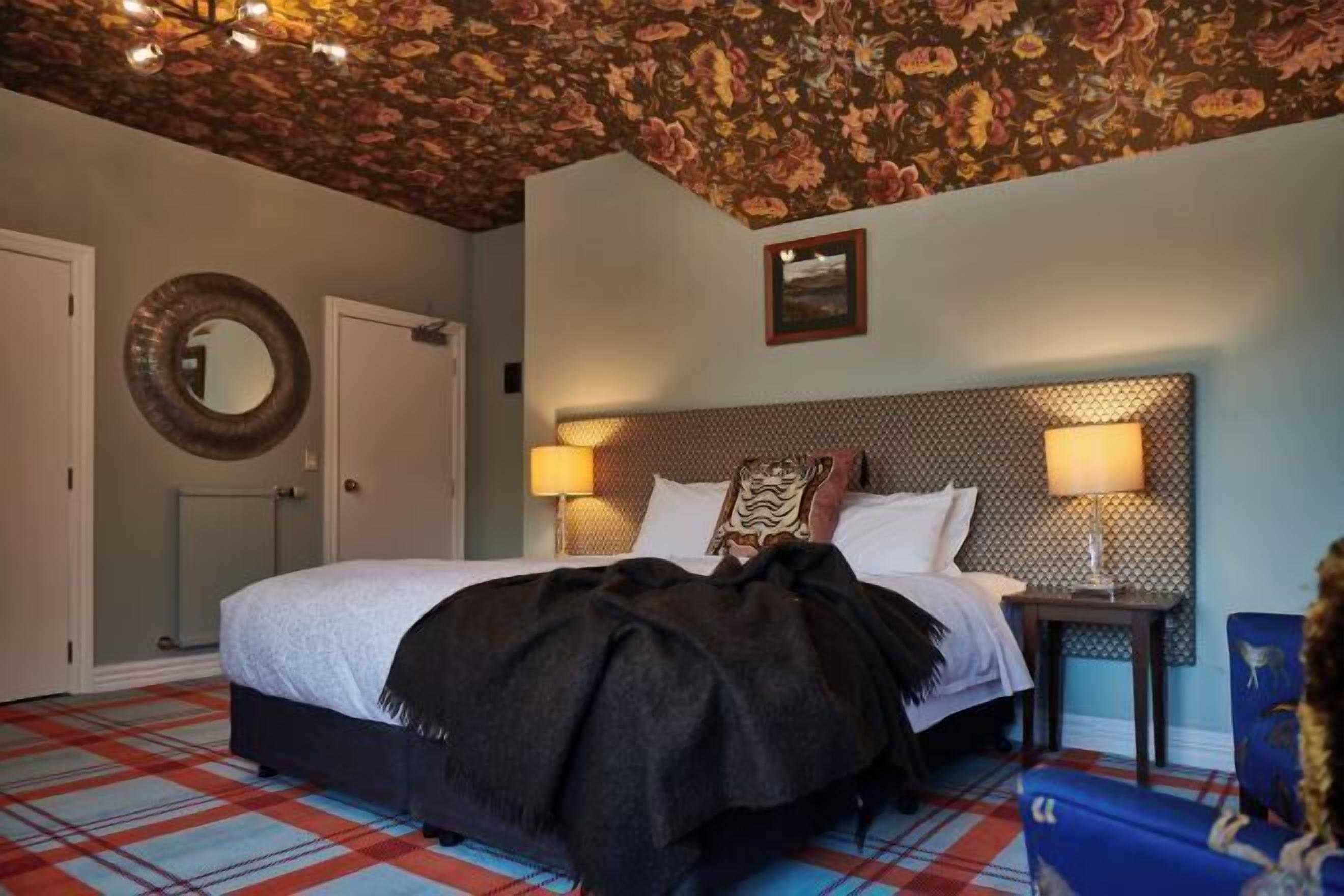 1 bedroom, free minibar, individually decorated, individually furnished