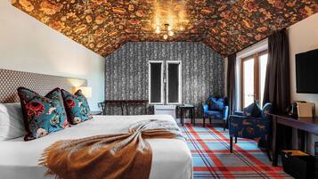 Suite junior | 1 habitación, artículos del minibar gratis y decoración personalizada