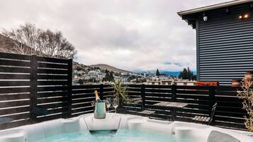 Tina de hidromasaje al aire libre