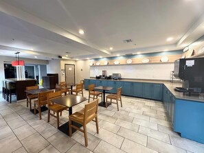 包含每日自助早餐