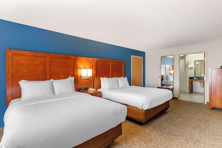 Ropa de cama de alta calidad y escritorio