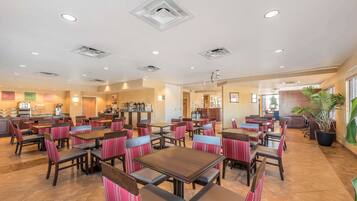 Desayuno bufé gratuito y diario