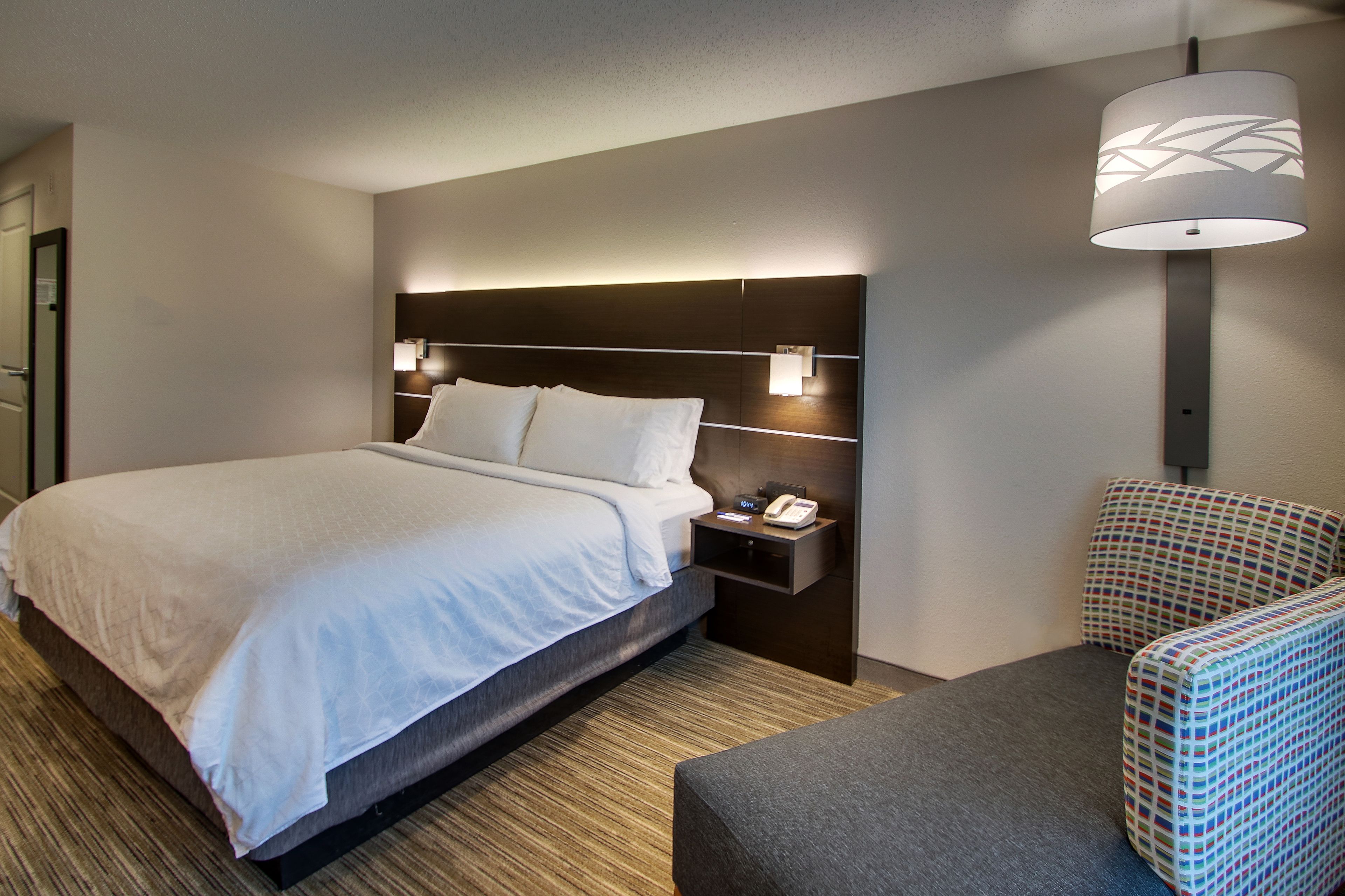 standard room | 1 bedroom, premium bedding, in-room safe, desk