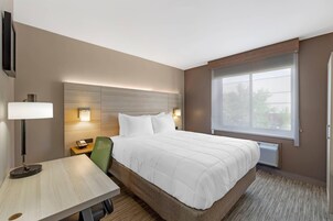 Habitación, 1 cama de matrimonio, bañera accesible, no fumadores | Sábanas de algodón egipcio, ropa de cama de alta calidad, caja fuerte