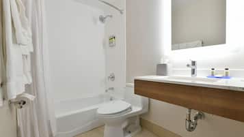 Combined shower/tub, free toiletries, hair dryer, towels