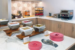Free daily buffet breakfast - Homewood Suites by Hilton Tampa Airport - Westshore (Tampa)