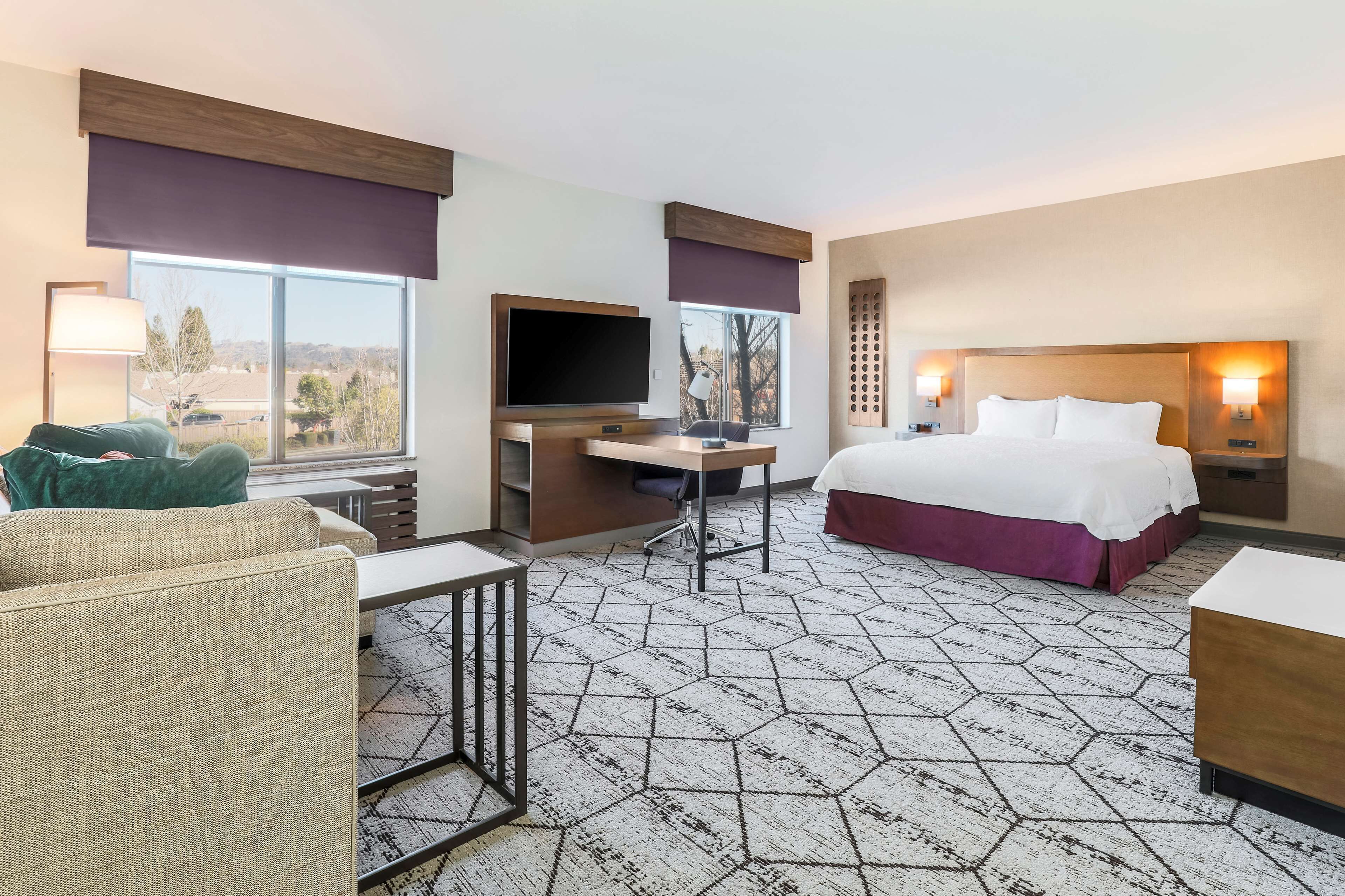 studio, 1 king bed, accessible, non smoking | premium bedding, in-room safe, desk, blackout curtains