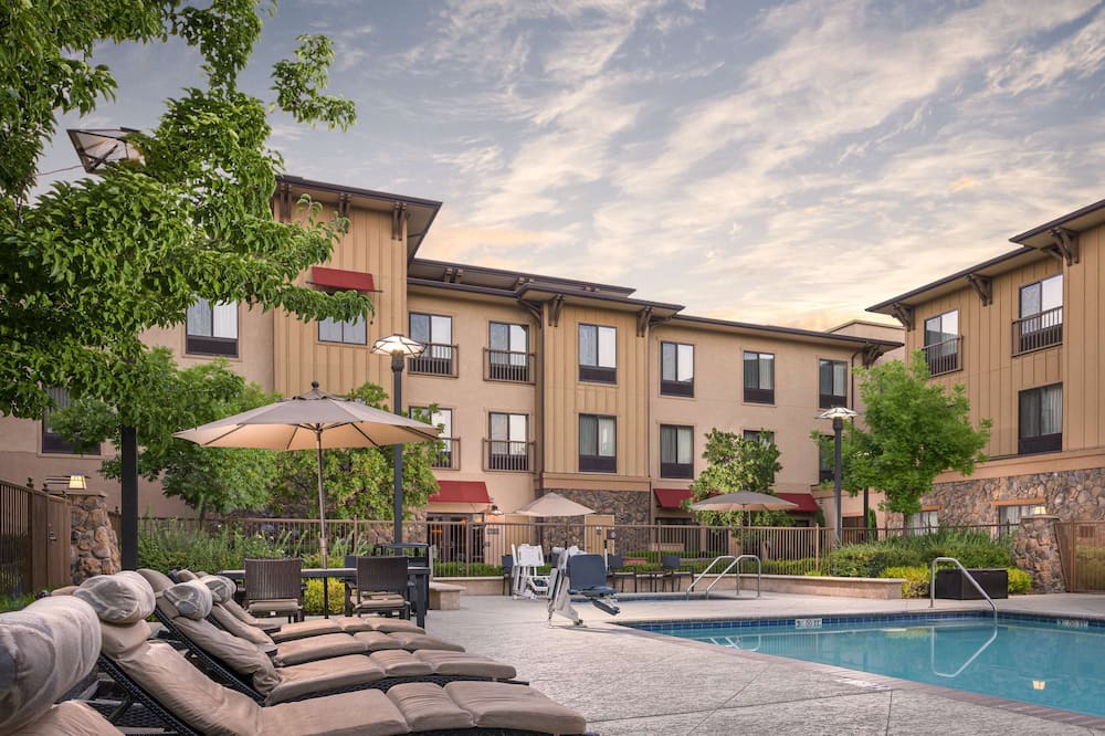 Hampton Inn & Suites Windsor - Sonoma Wine Country