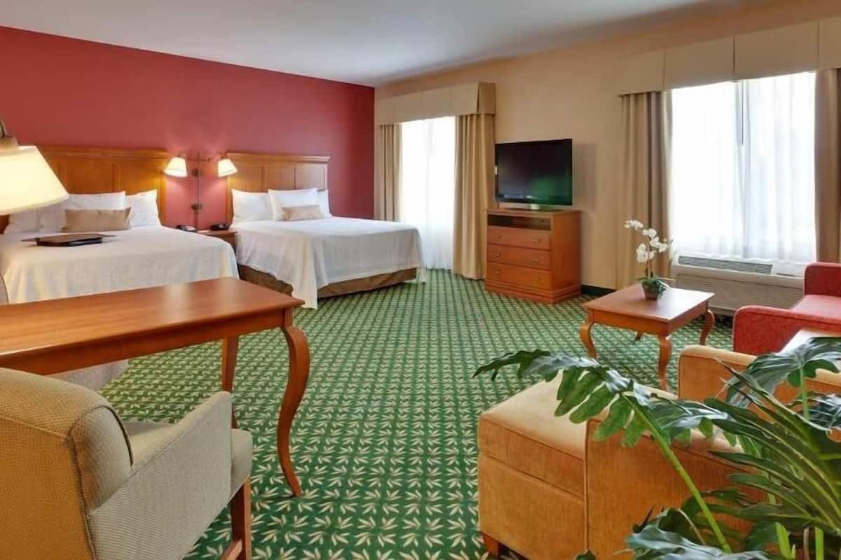 Premium bedding, in-room safe, desk, blackout drapes