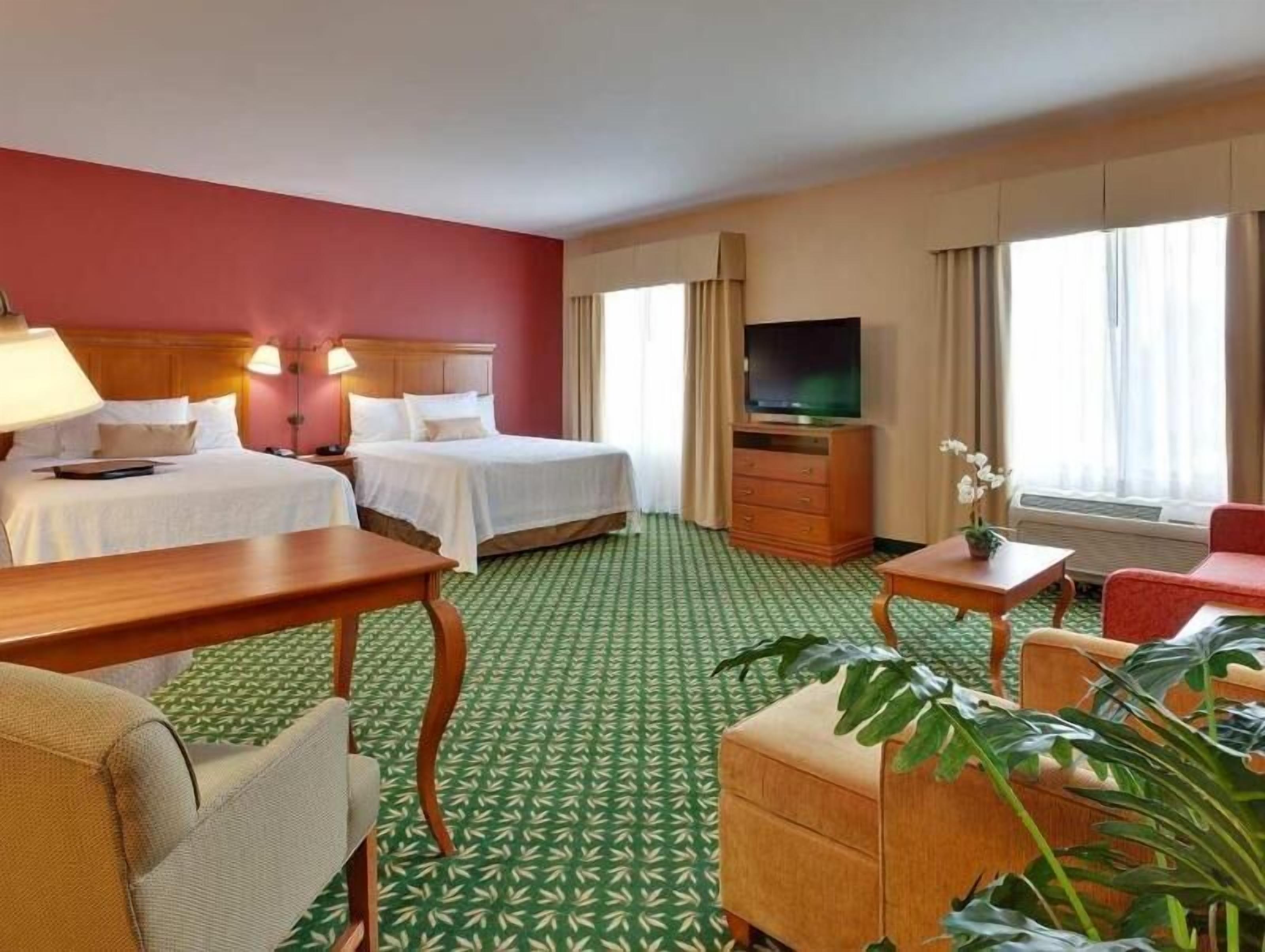 Premium bedding, in-room safe, desk, blackout curtains