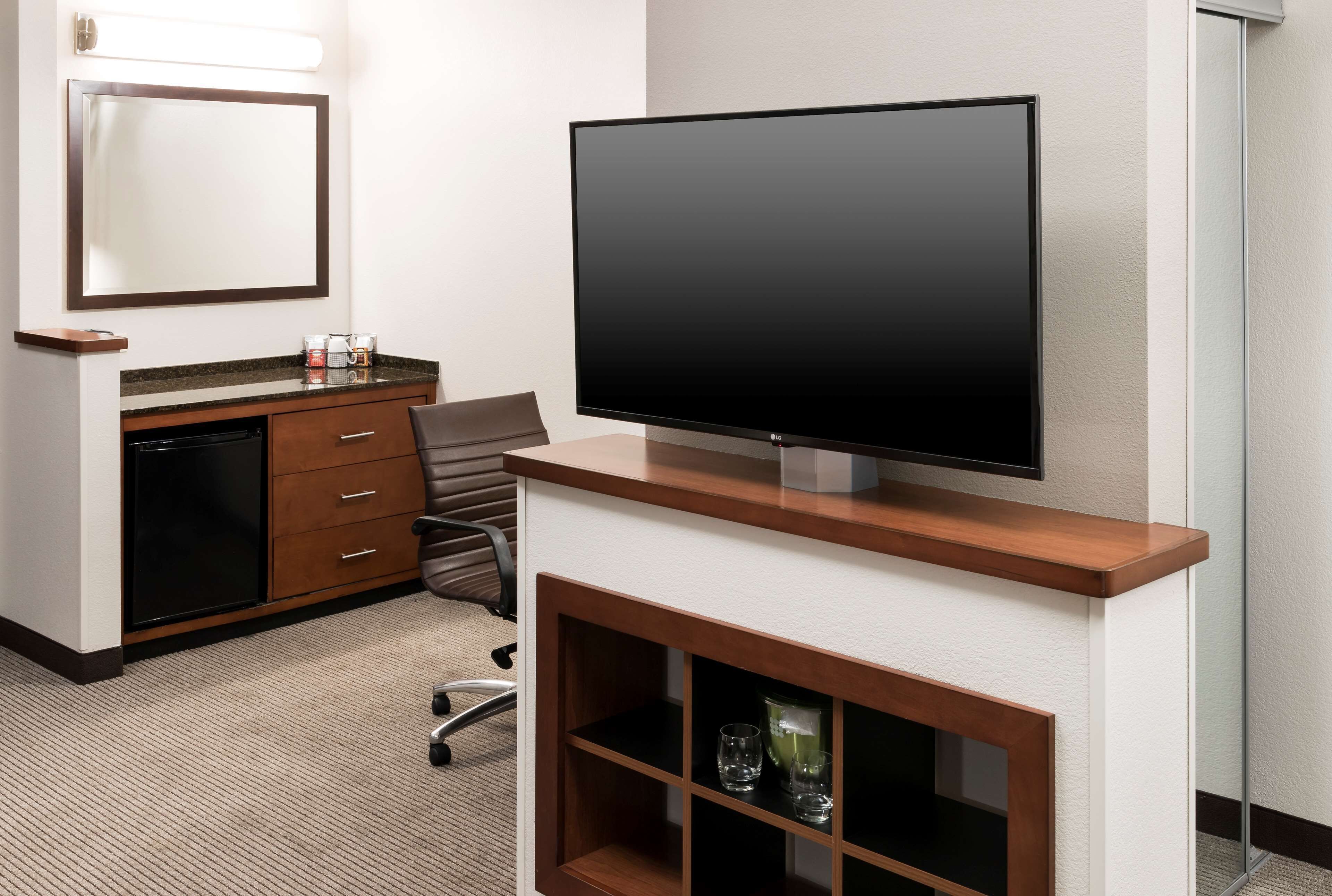 in-room safe, desk, iron/ironing board, free wifi