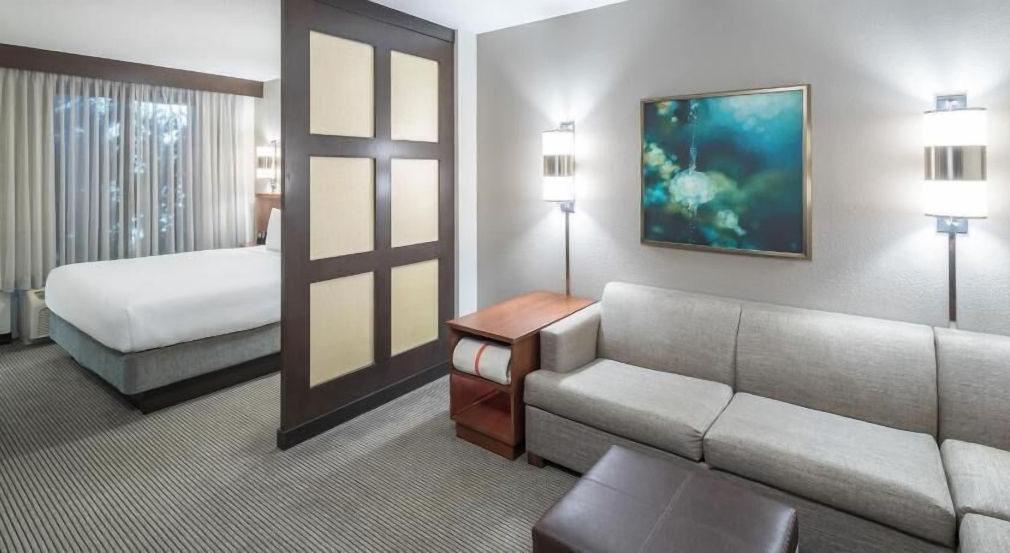 Caja de seguridad en la habitación y escritorio 