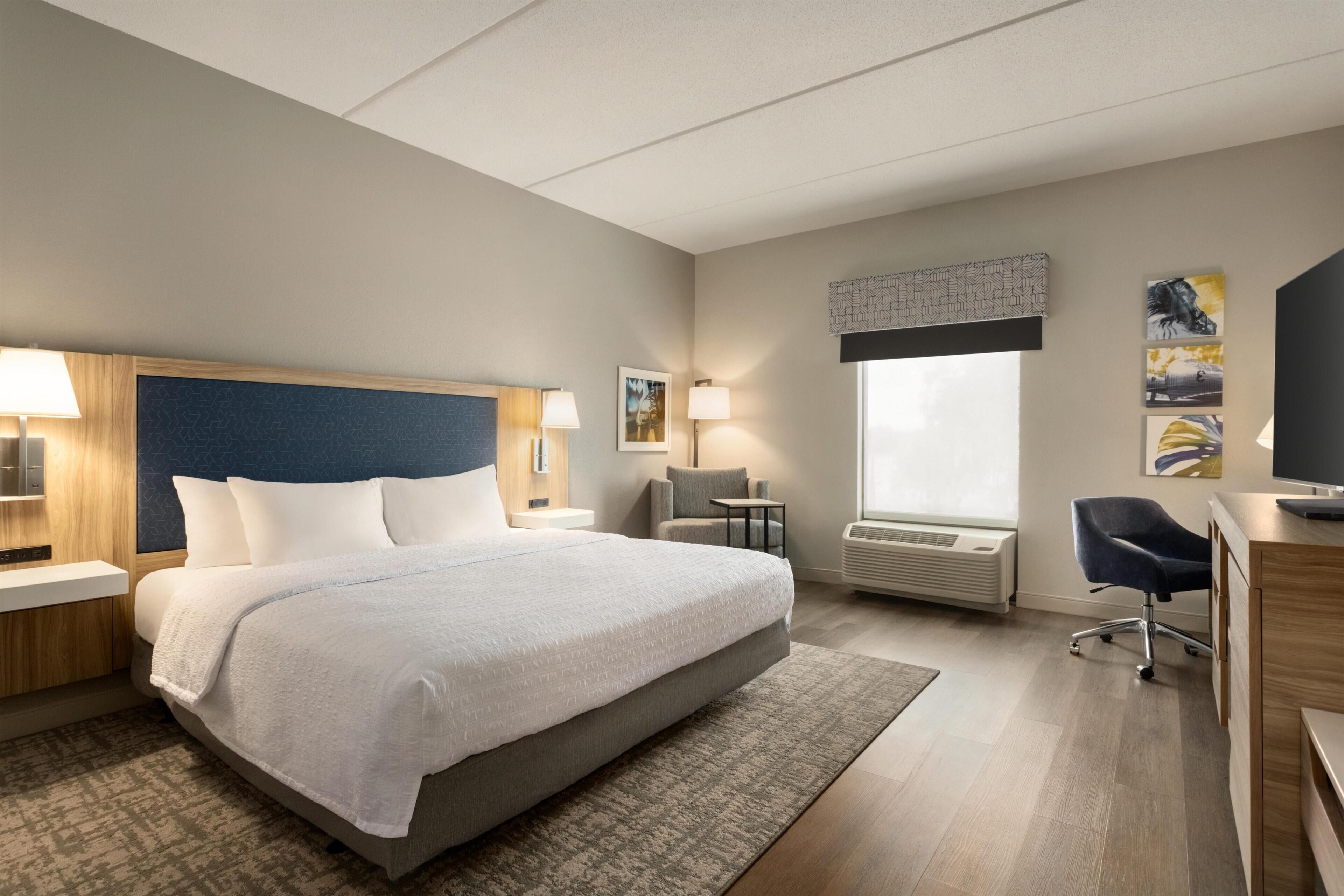 Room, 1 King Bed, Accessible Bathtub, Non Smoking (Mobility and Hearing Accessible)