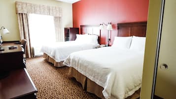 Rom, 2 queensize-senger | Safe på rommet, blendingsgardiner og strykejern/-brett