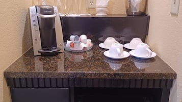 Deluxe Suite, Multiple Beds, Jetted Tub, City View | Living area | 32-inch Smart TV with cable channels