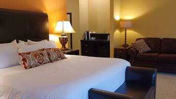 Executive Room, 1 King Bed with Sofa bed, City View | 1 bedroom, down comforters, in-room safe, desk