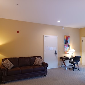 Quarto executivo, 1 cama King e sofá-cama, vista para a cidade | 1 quarto, edredons de pluma, cofres nos quartos, escrivaninha