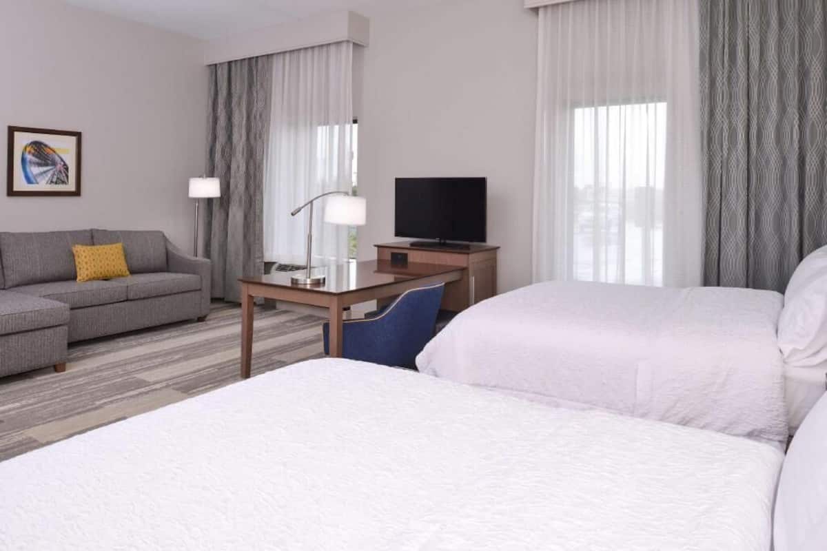 Ropa de cama de alta calidad y escritorio