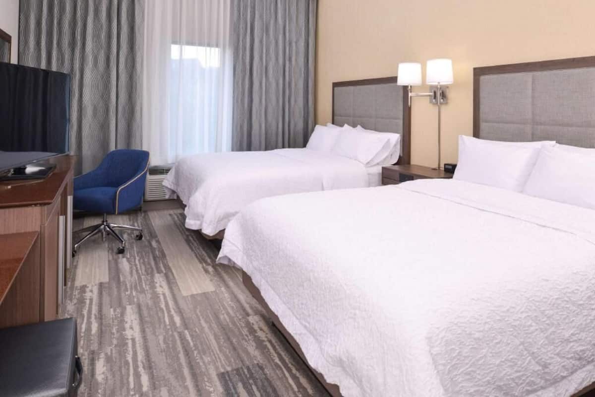 Ropa de cama de alta calidad y escritorio