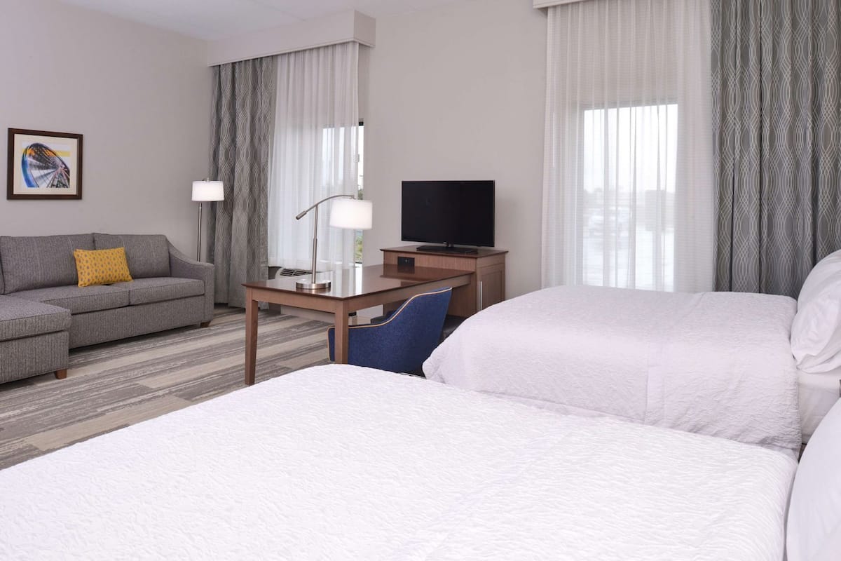 Ropa de cama de alta calidad y escritorio