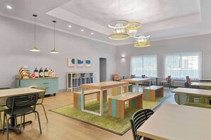 Free daily continental breakfast  - Spark by Hilton San Antonio Dominion (San Antonio)