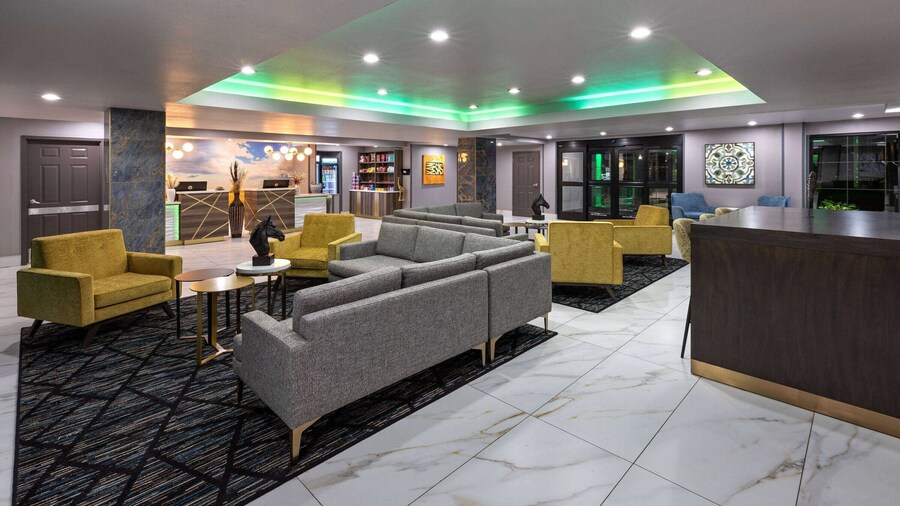 La Quinta Inn & Suites by Wyndham Olathe