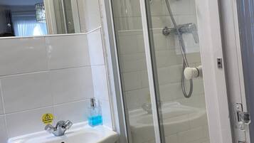 Habitación doble estándar, baño en la habitación (1st Floor) | Baño