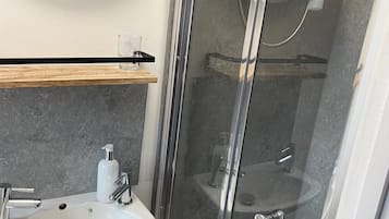Superior Double Room, Ensuite (2nd Floor) | Bathroom
