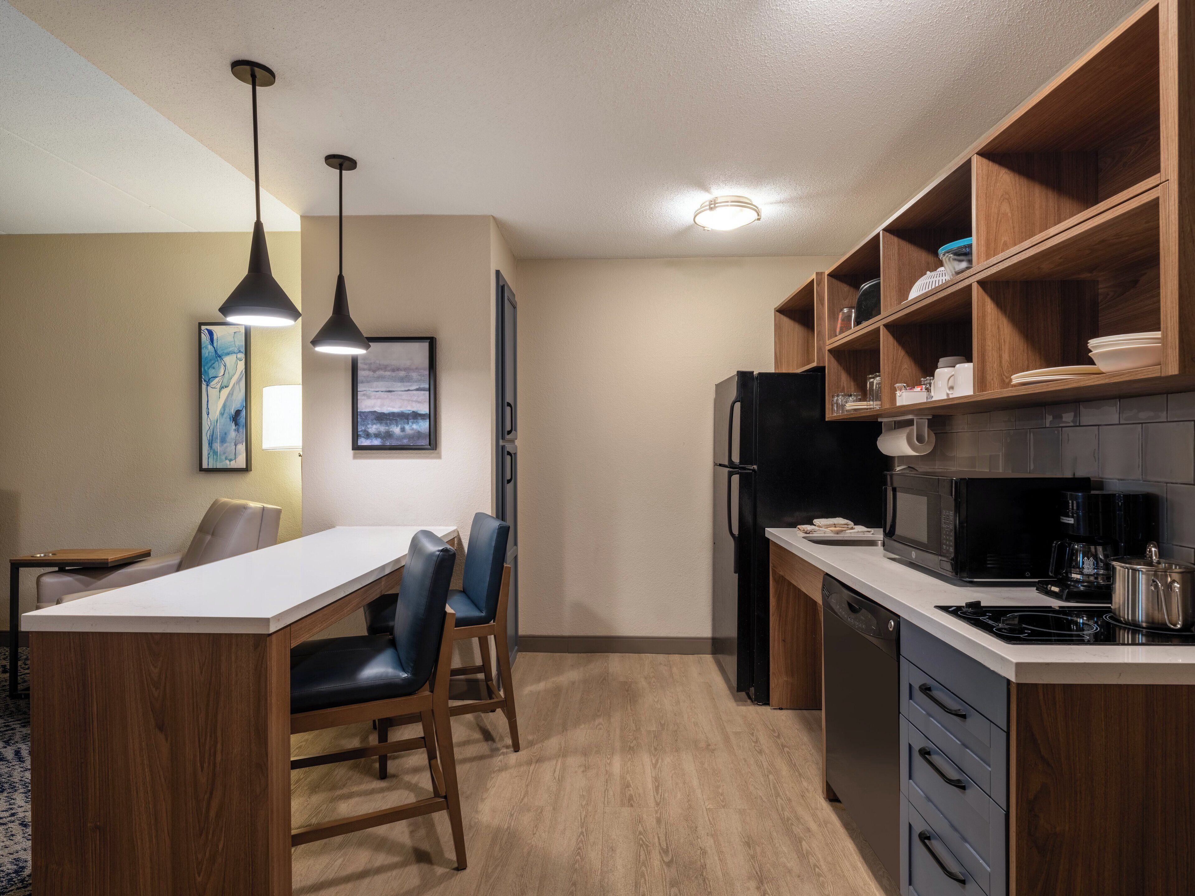 suite, 1 queen bed, accessible bathtub (communication, mobility) | in-room safe, individually furnished, desk, blackout curtains