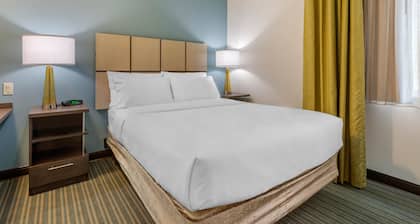 Candlewood Suites Fort Myers Sanibel Gateway by IHG