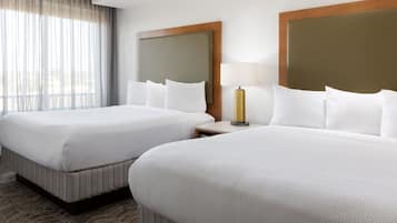 Hypo-allergenic bedding, in-room safe, desk, blackout drapes