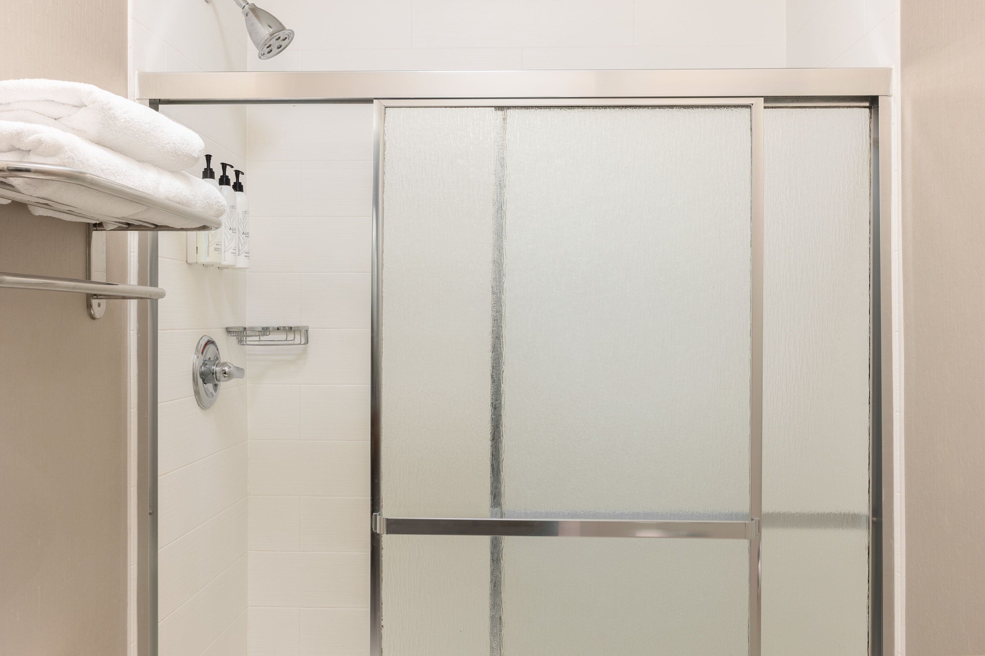 combined shower/bathtub, free toiletries, hair dryer, towels