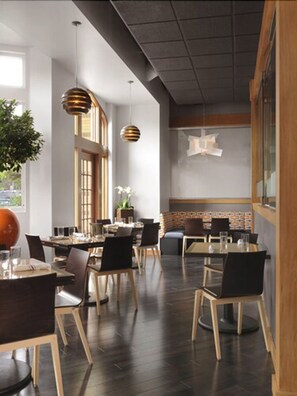 Daily full breakfast for a fee - Moonrise Hotel (St. Louis)