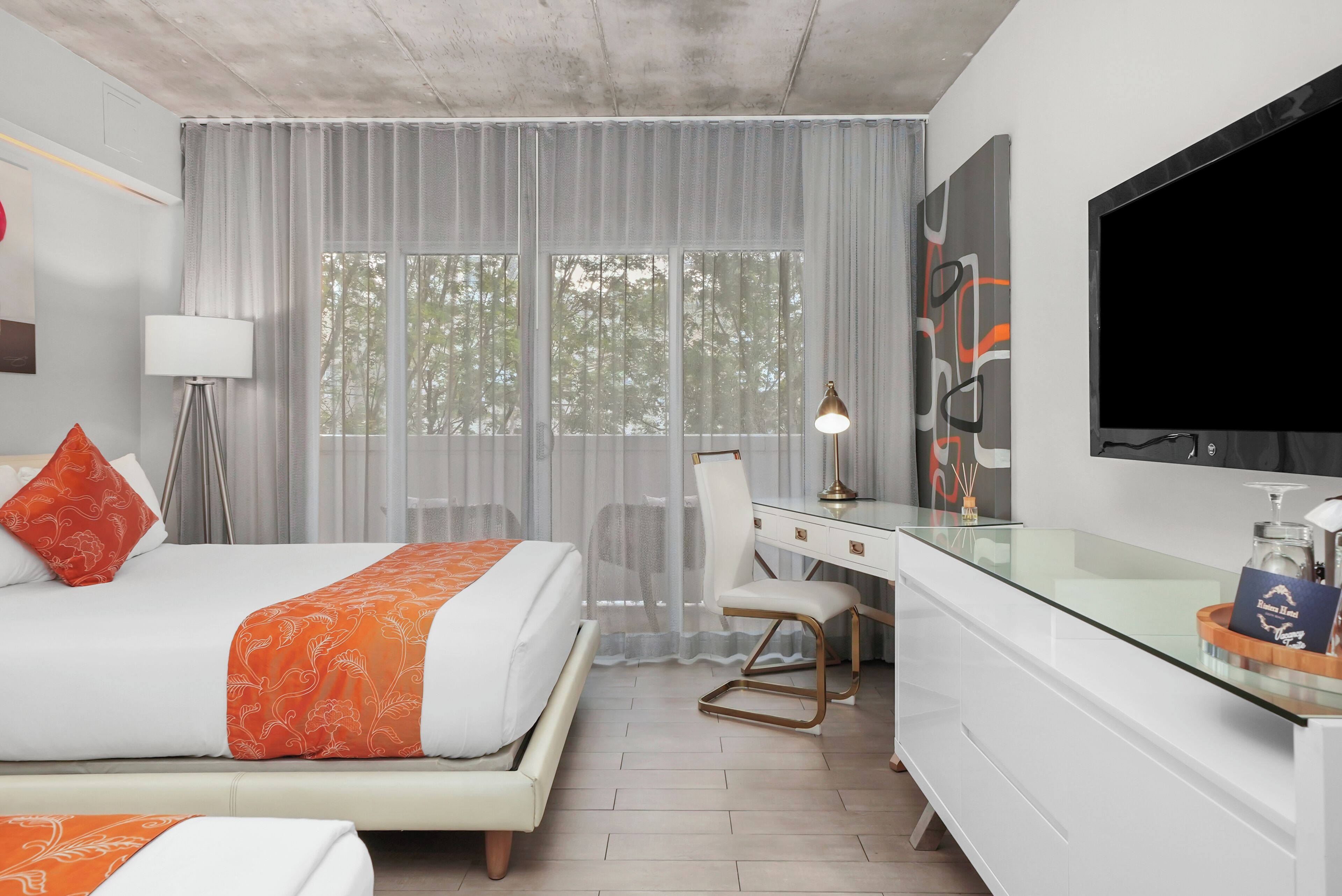 Egyptian cotton sheets, premium bedding, pillowtop beds, minibar