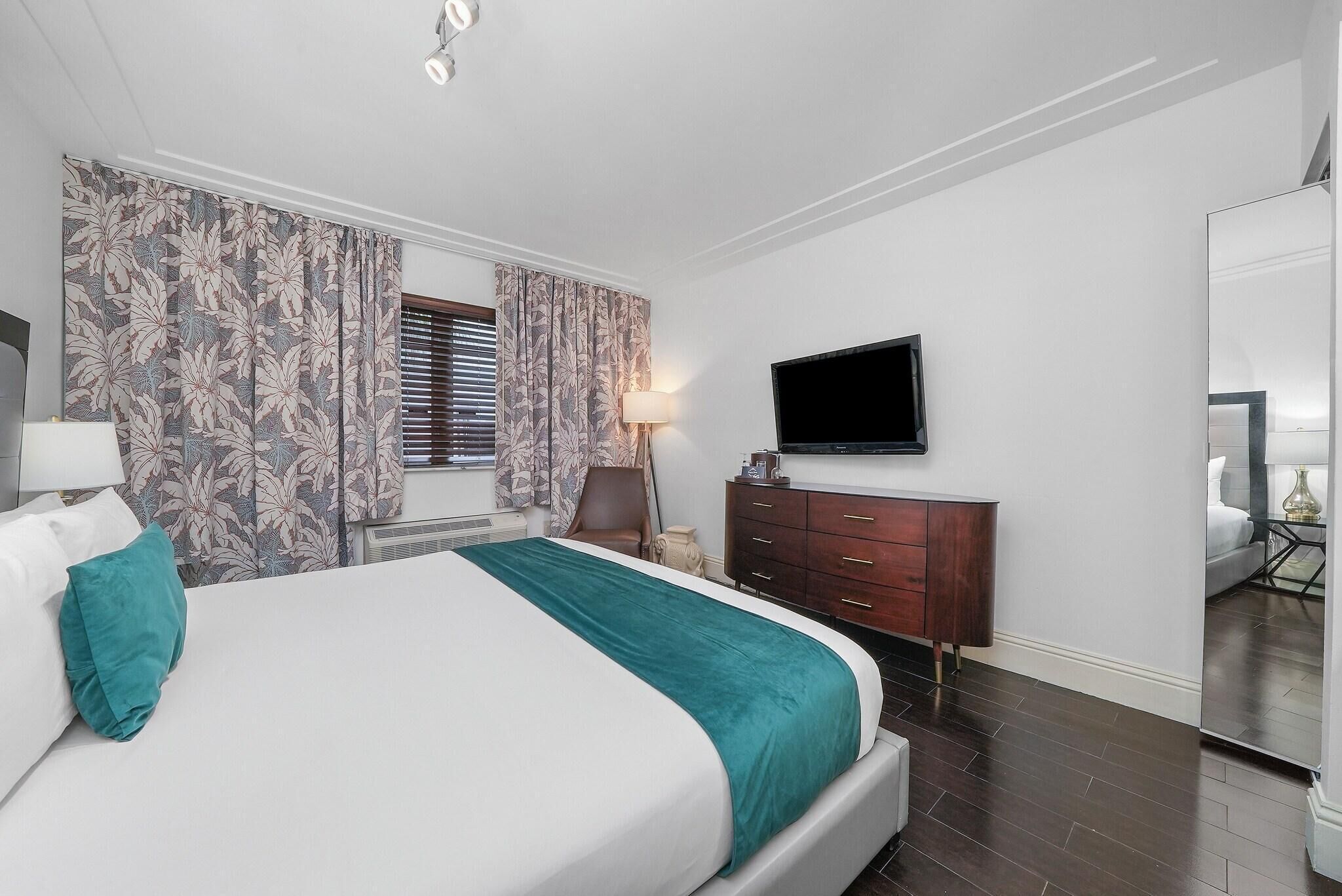 Egyptian cotton sheets, premium bedding, pillowtop beds, minibar