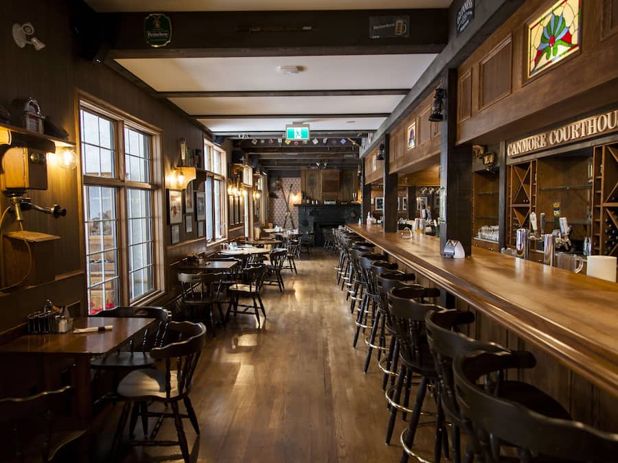 Frukost, lunch och middag serveras