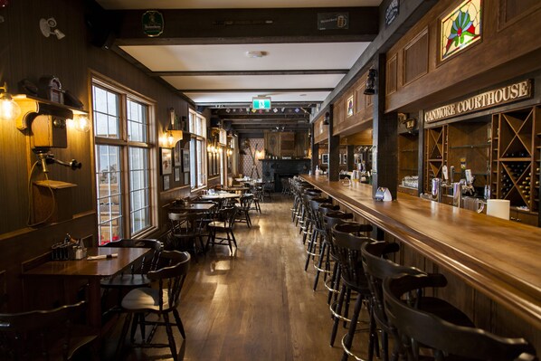 Breakfast, lunch and dinner served - The Georgetown Inn (Canmore)