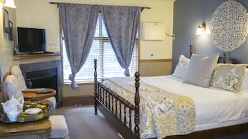 Standard Room, 1 King Bed | Individually decorated, individually furnished, iron/ironing board
