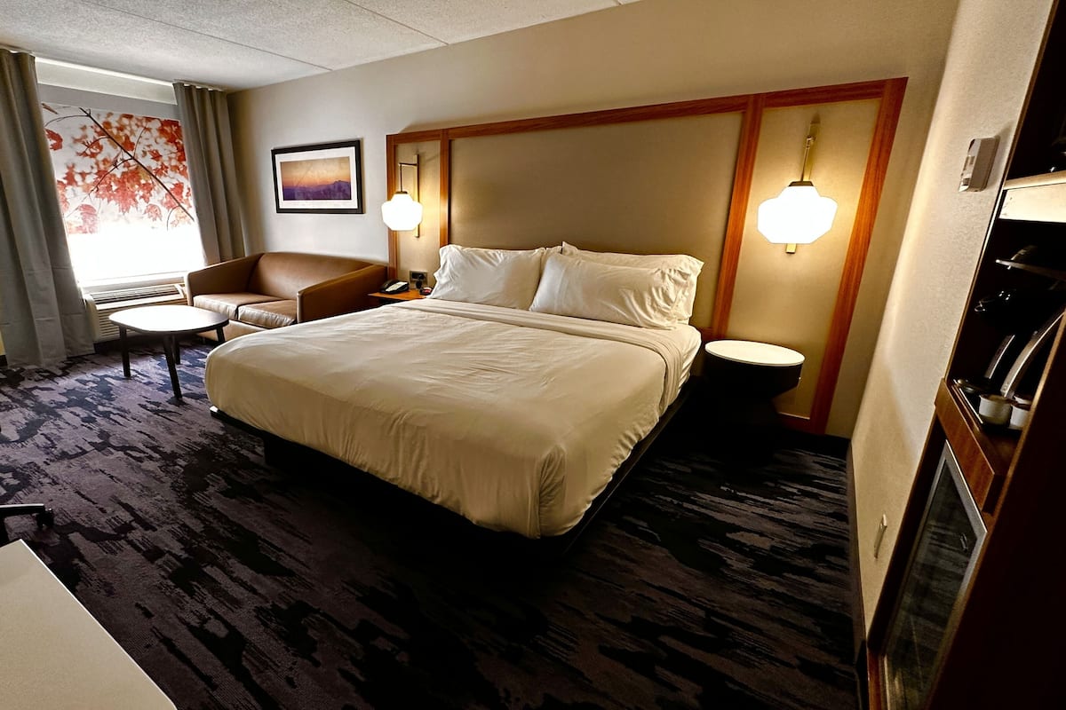 Deluxe Room, 1 Katil Raja (King) dengan Katil Sofa | Peti besi dalam bilik, seterika/papan seterika, Wi-fi percuma