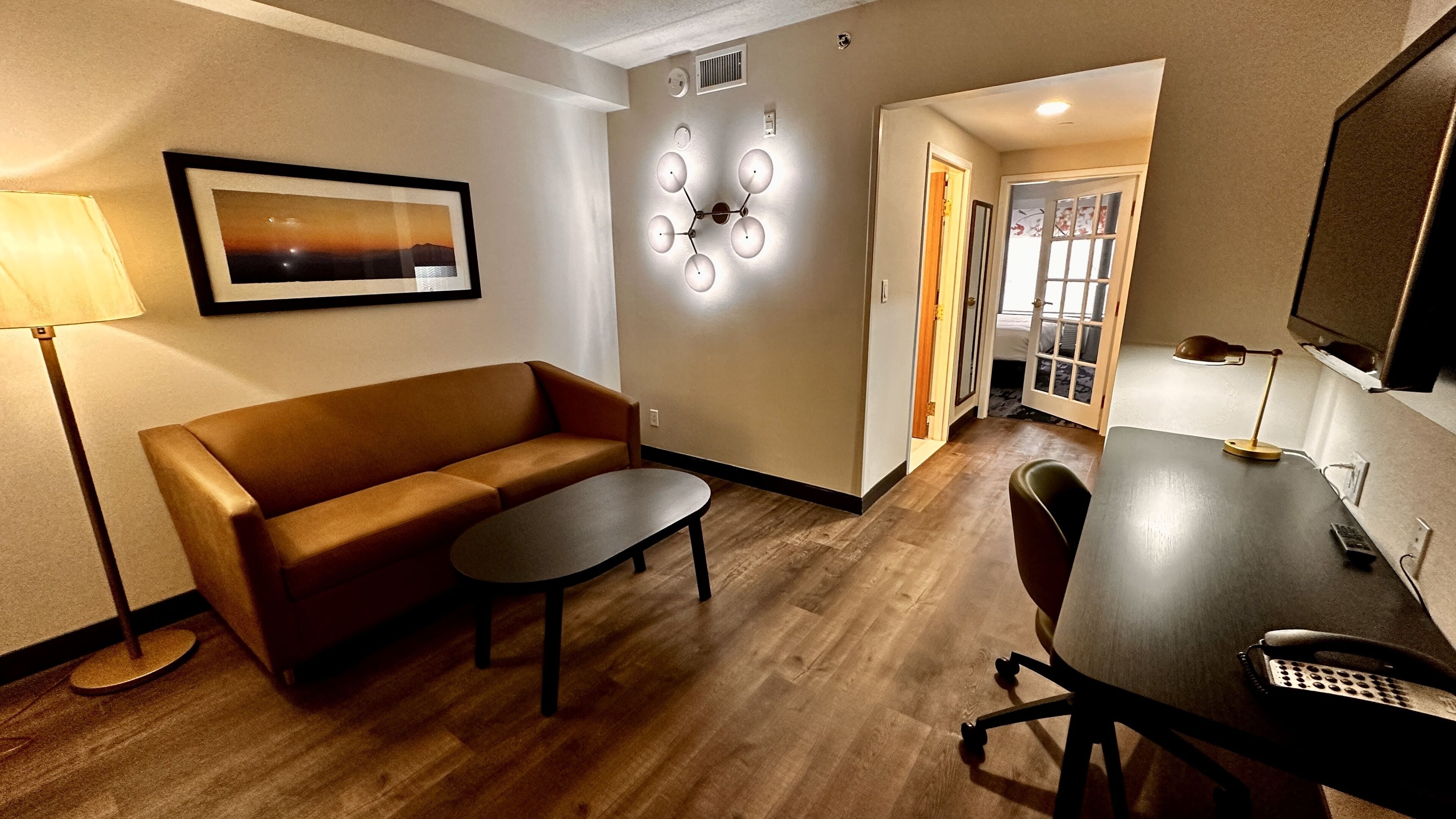 Chambre Junior, 1 très grand lit et 1 canapé-lit | Coffre-fort, fer et planche à repasser, accès au Wi-Fi (inclus)