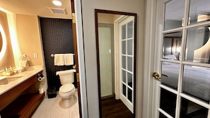 Junior Suite, 1 King Bed | Bathroom