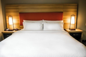 Desk, blackout curtains, iron/ironing board, free WiFi - Candlewood Suites Richmond Airport by IHG (Richmond)