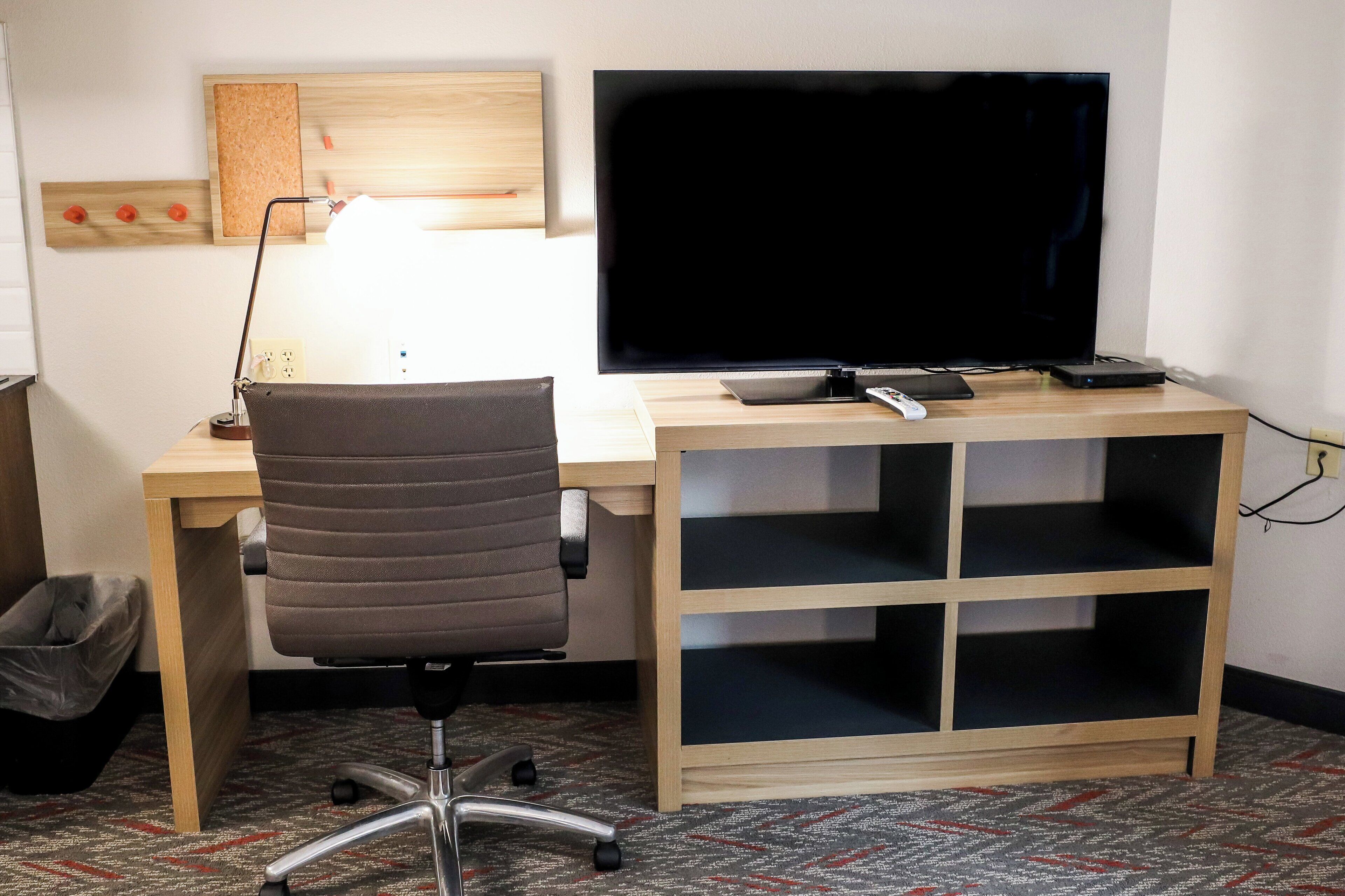 studio suite, 1 queen bed, accessible (comm, tub) | 1 bedroom, desk, blackout curtains, iron/ironing board