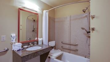 Combined shower/bathtub, free toiletries, hair dryer, towels