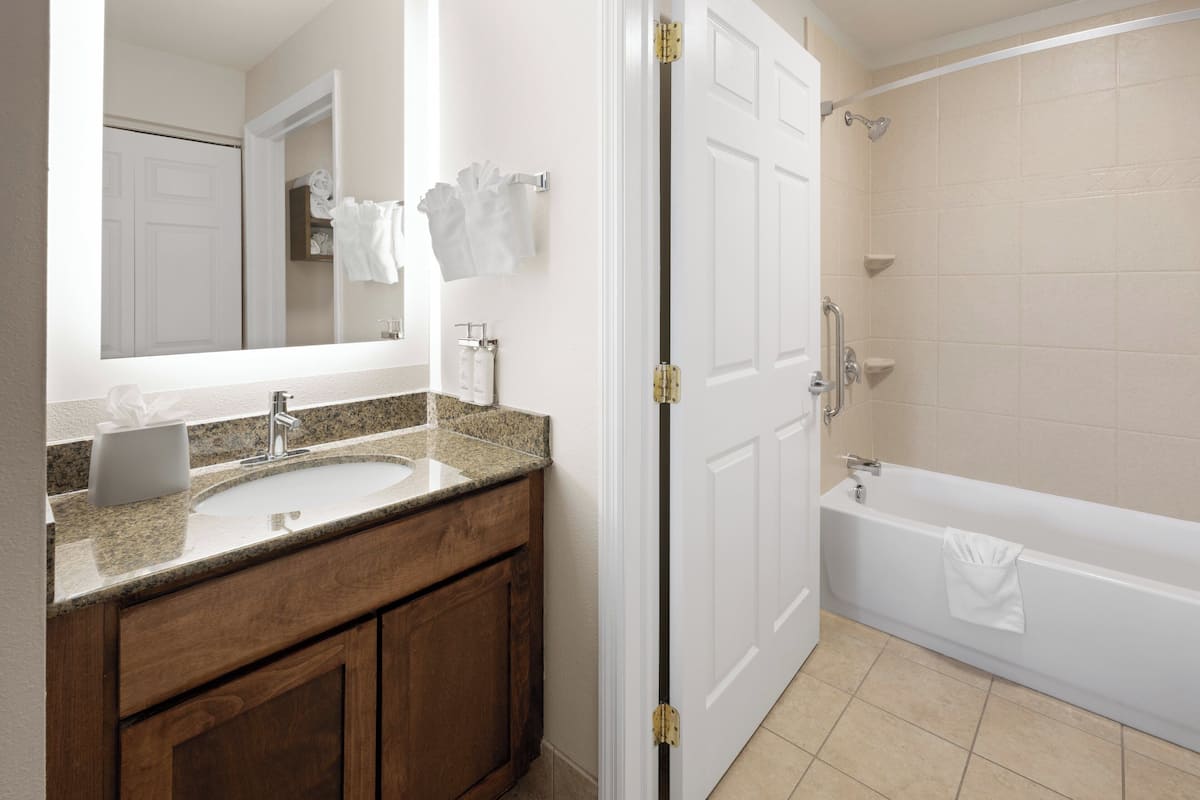1 bedroom, in-room safe, desk, iron/ironing board