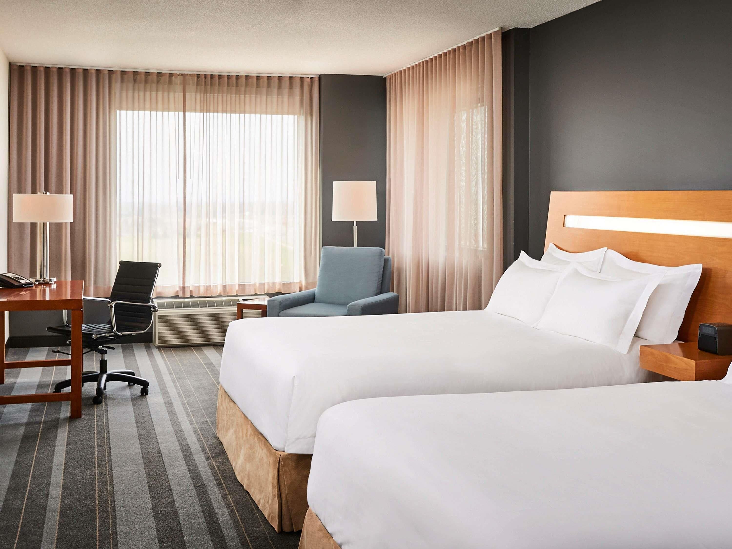 Chambre Standard, 2 grands lits | Couette en duvet d'oie, surmatelas, coffres-forts dans les chambres